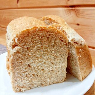 シンプルな全粒分食パン